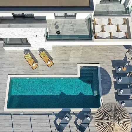 A Wonderfull Poolside In Solin فيلة Kučine