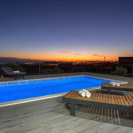 فيلة A Wonderfull Poolside In Solin Kučine
