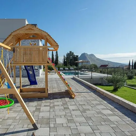 Vila A Wonderfull Poolside In Solin Kucine
