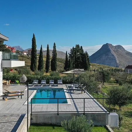 A Wonderfull Poolside In Solin * Kučine